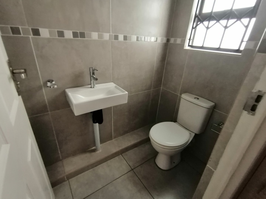 4 Bedroom Property for Sale in Bloemspruit Free State